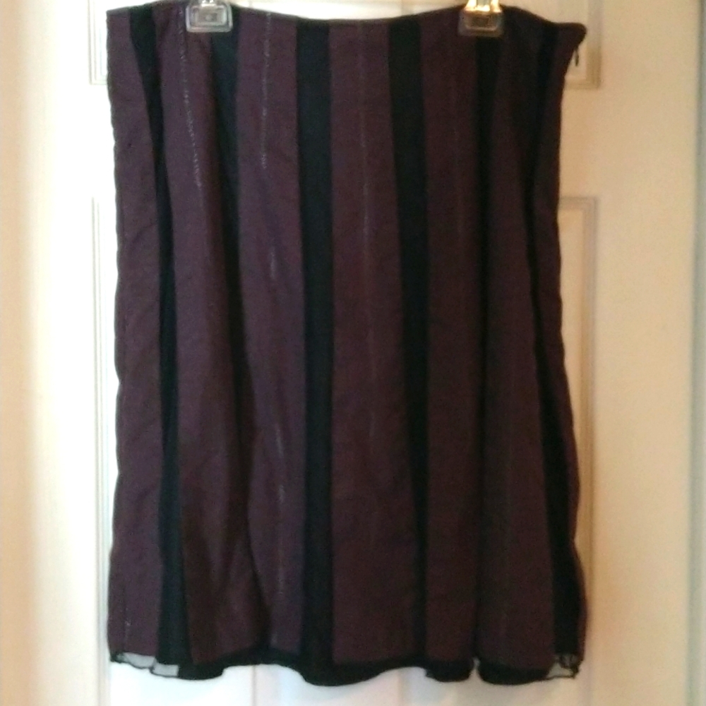 Vintage layered skirt, interesting detail, side zip